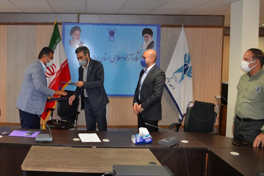 امضای قرارداد کشت و تولید جلبک اسپیرولینا در دانشگاه آزاد اسلامی بوشهر